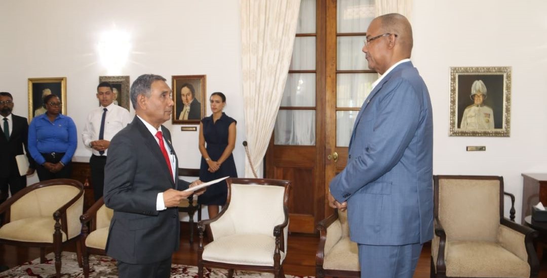 Non-Resident High Commissioner of Maldives to Seychelles presents Credentials to the President of Seychelles